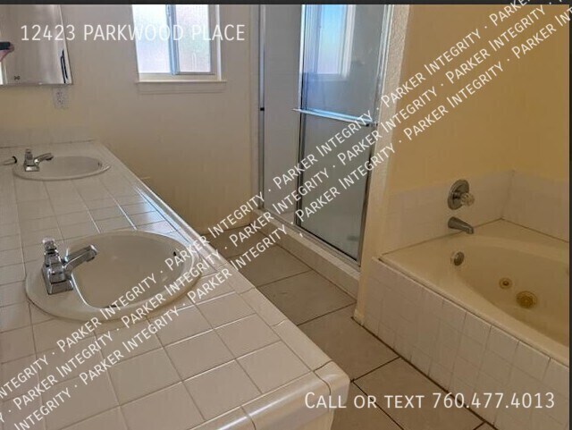 Building Photo - 12423 Parkwood Pl