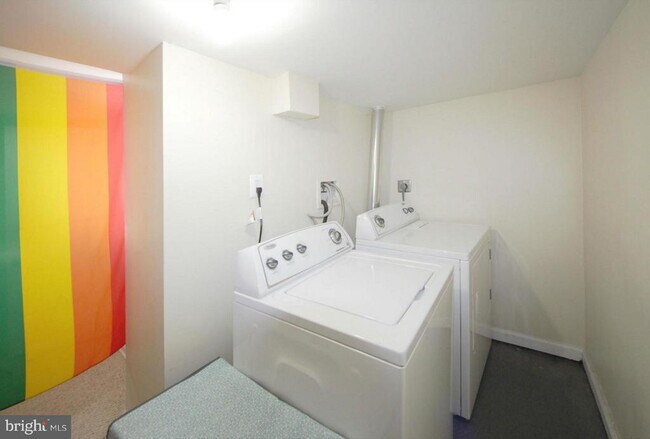 Building Photo - 2309 3rd St NE