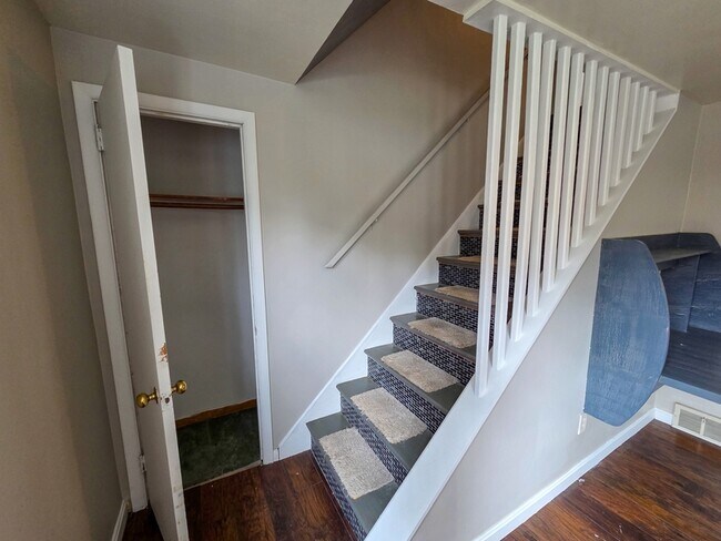 Building Photo - 151 Mahoning Dr