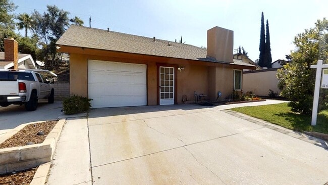 Building Photo - 4/2 Two-Story Canyon Crest Charmer for Lease!