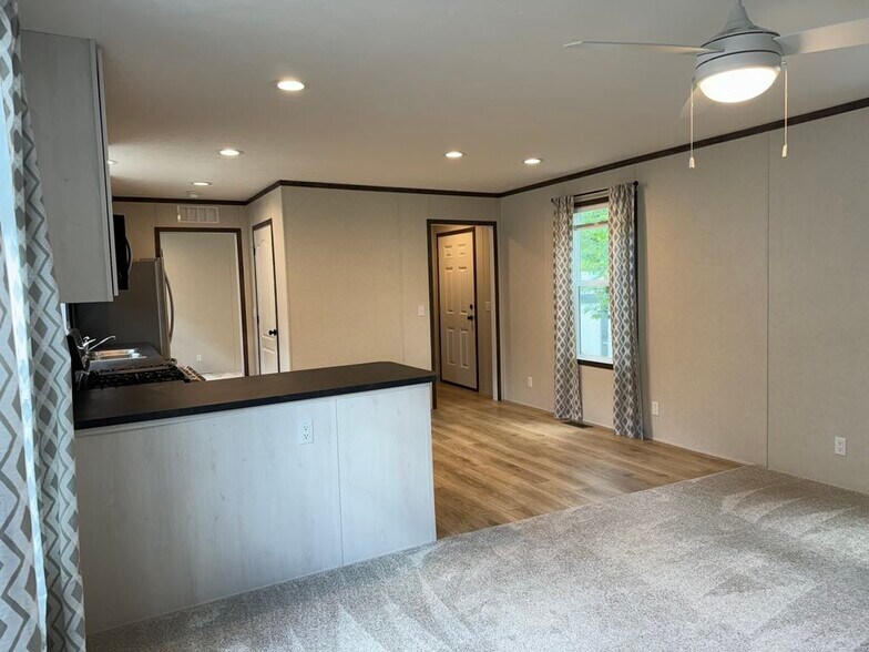 Building Photo - 48579 Leafdale Ct