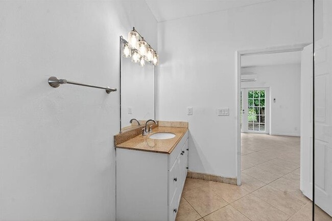 Building Photo - 2612 Florida Blvd