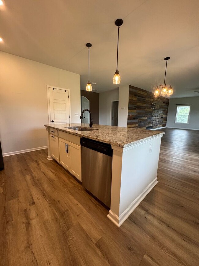 Building Photo - 203 Rye Cir