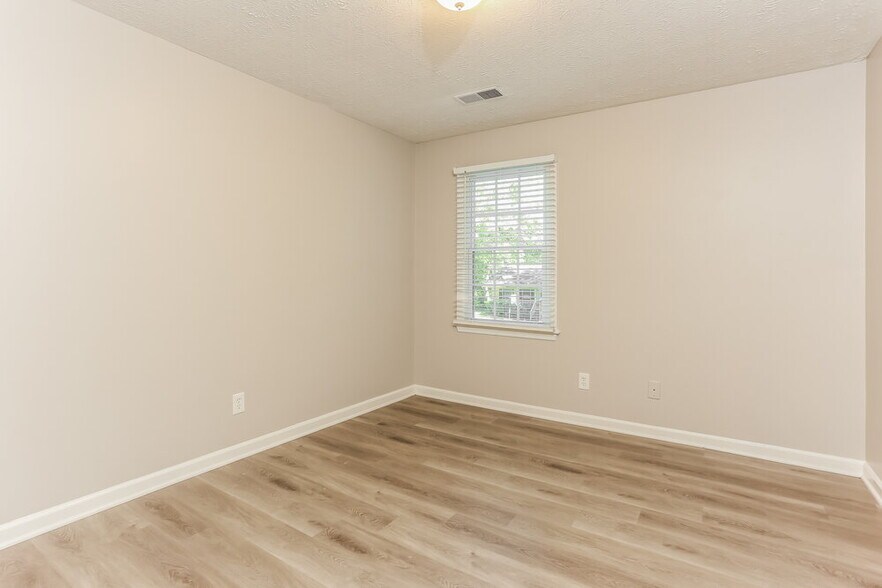 Building Photo - 2280 Whitebluff Way