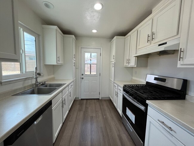 Building Photo - 12728 Linnell Ave