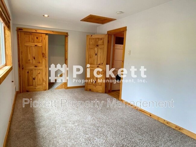 Building Photo - 4673 NW Walgren Dr