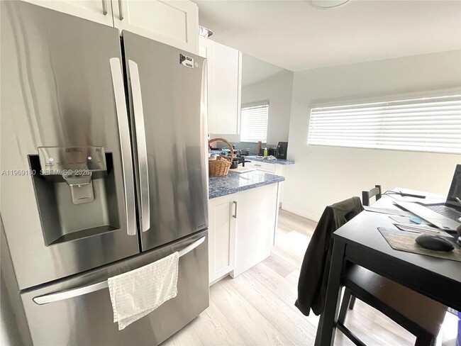 Building Photo - 3010 NW 1st Ave