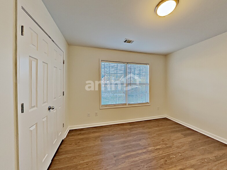Building Photo - 932 Park Hollow Way
