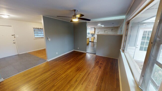 Building Photo - 5143 S Richmond Ave