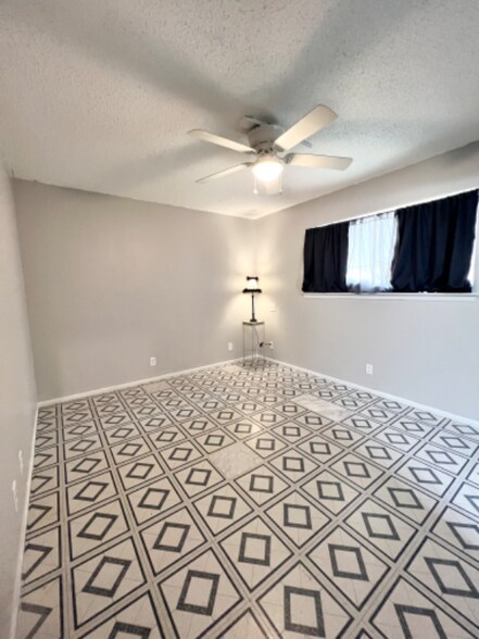 Building Photo - 7418 Meadow Cliff St