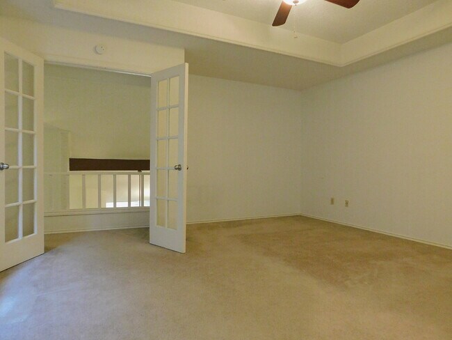 Building Photo - Beautiful Townhouse off Frankford!