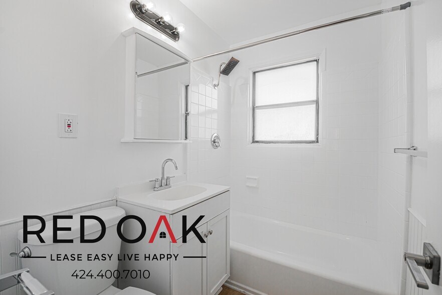 Building Photo - 901 S Ardmore Ave