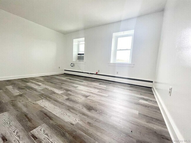 Building Photo - 1612 Main St