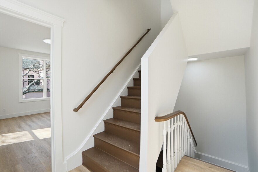 Building Photo - 2210 Eureka Ter