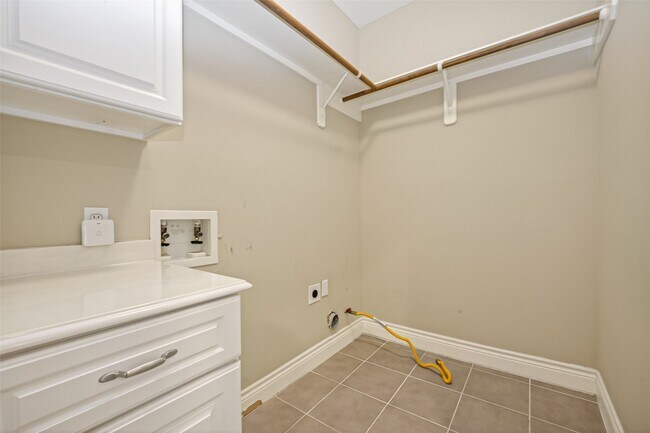 Building Photo - 1804 Tuam St
