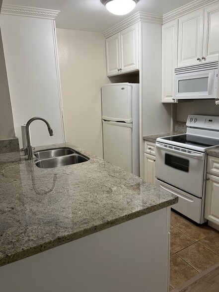 Building Photo - 8650 Gulana Ave