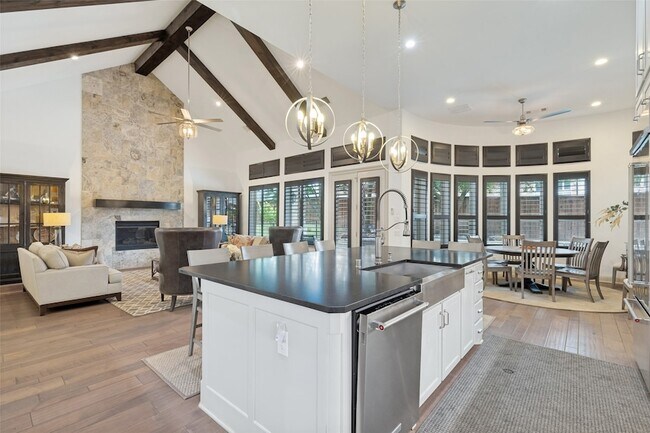 Building Photo - 2901 Merryglen Ln