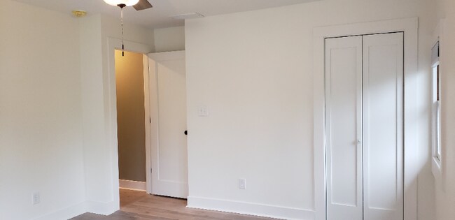 Building Photo - 2832 N Park Ave
