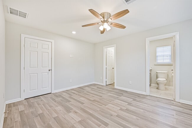 Building Photo - 10633 Flaxman St