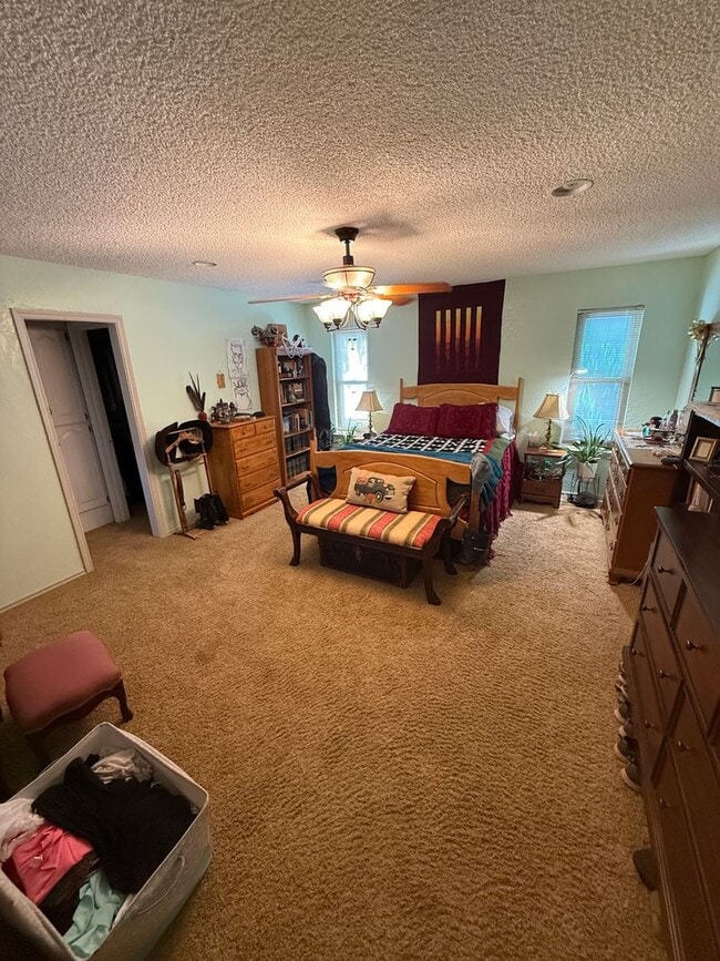 Building Photo - Available July 1st! 3/2/2 in Preston Smith