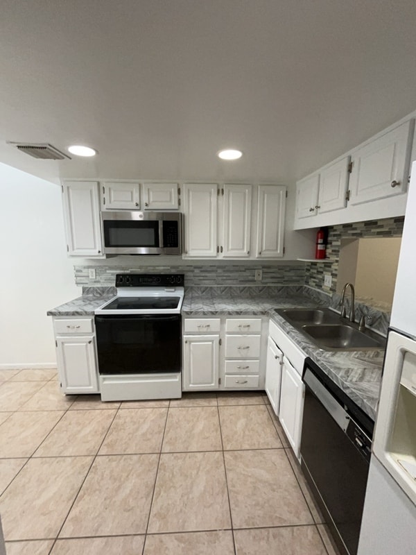 Building Photo - 5409 Pine Creek Dr