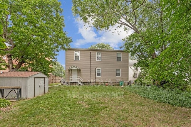 Building Photo - 305 9th St