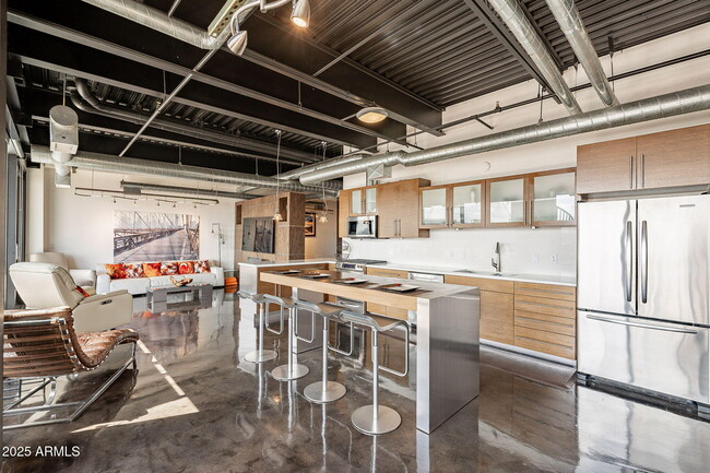 Primary Photo - 4020 N Scottsdale Rd