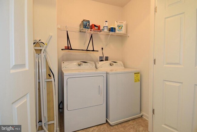 Building Photo - 45740 Winding Branch Terrace