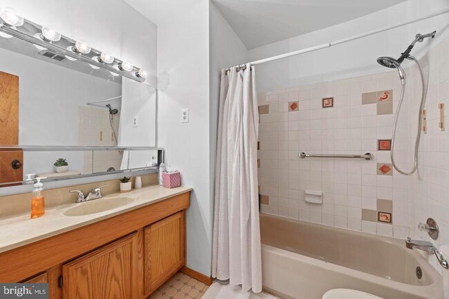 Building Photo - 13501 Kelmont Ct