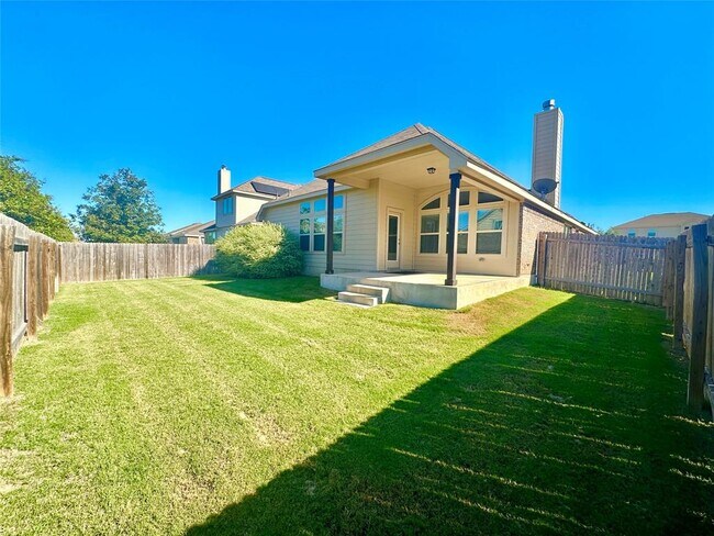 Building Photo - 1017 Hillrose Dr