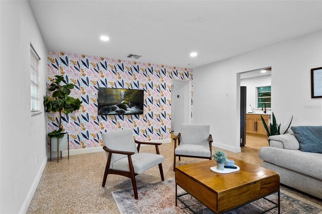 Building Photo - 314 W Alva St