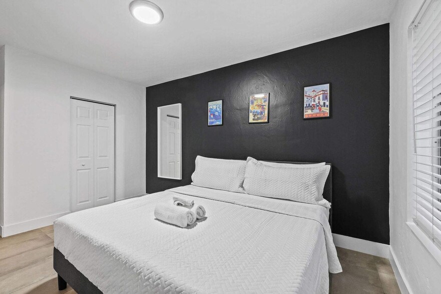 Building Photo - 7340 Harding Ave