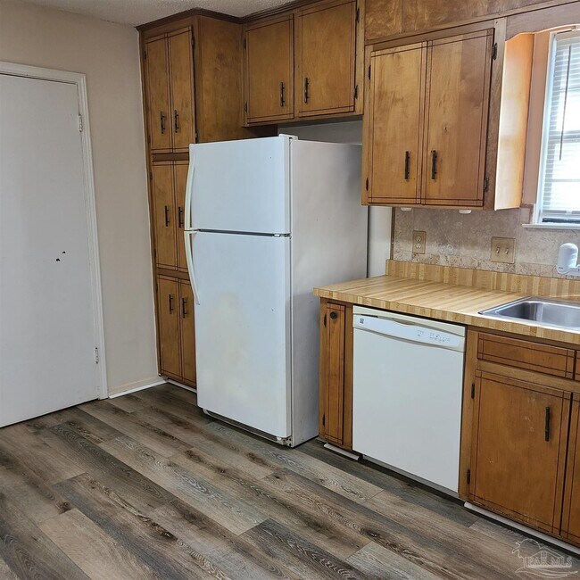 Building Photo - 7804 Deborah Dr