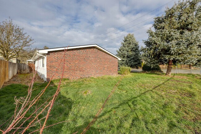 Building Photo - 503 N 5th Ave SW