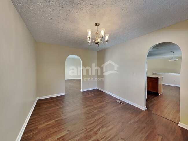 Building Photo - 2419 Hoose Dr