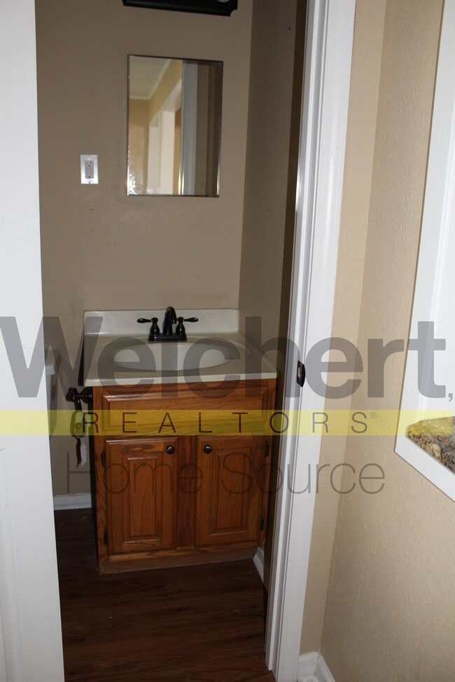 Building Photo - 604 N 13th St