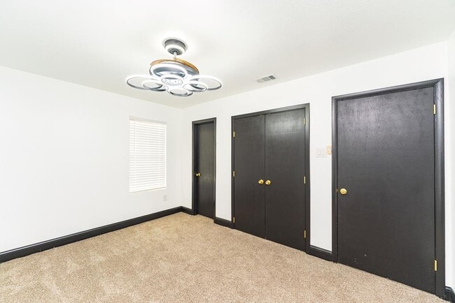 Building Photo - 4209 Redbud Ave