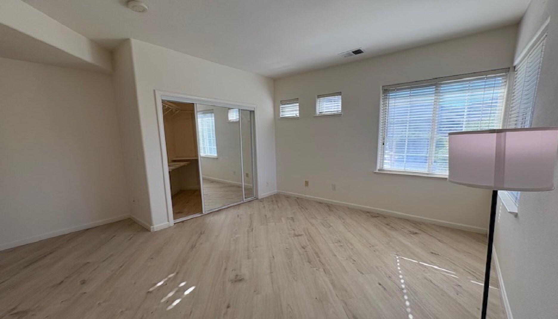 Building Photo - 5630 Highcrest Ct