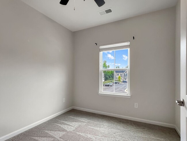 Building Photo - Move-In Ready Townhome with Finished Basem...