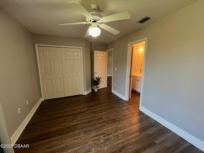 Building Photo - 138 Blue Heron Dr