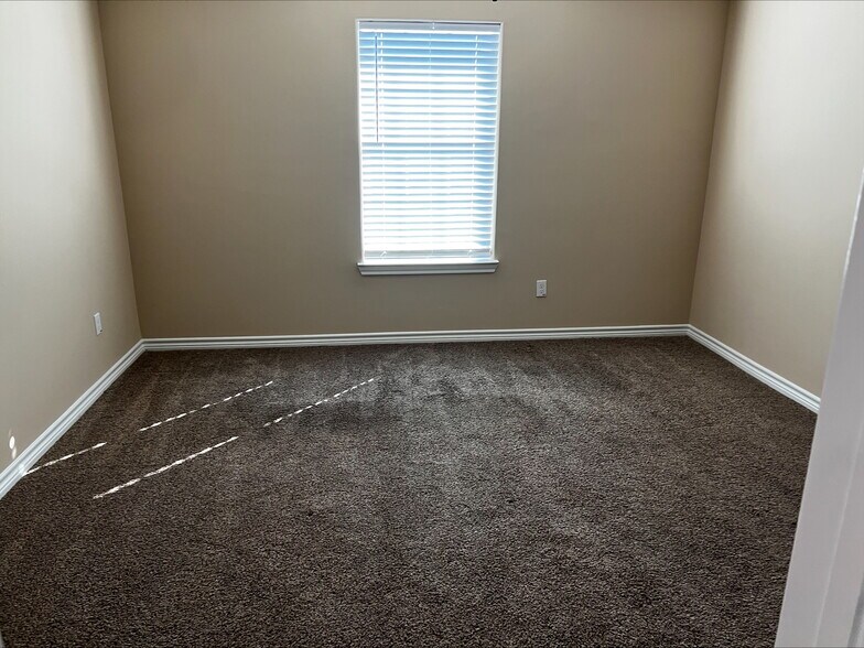 Building Photo - 2610 Saint Helena St