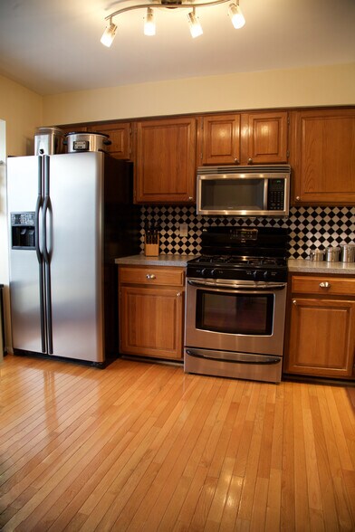 Building Photo - 6526 Medinah Ln