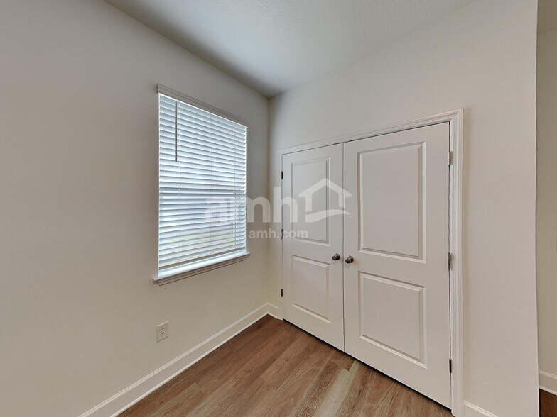 Building Photo - 16422 Cheyanne Ct