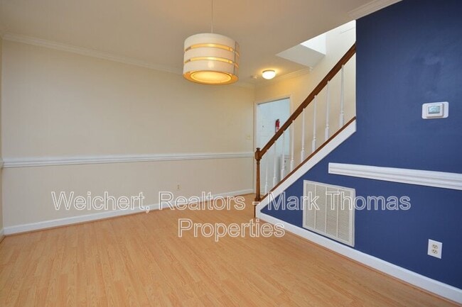 Building Photo - 425 Summerwalk Cir