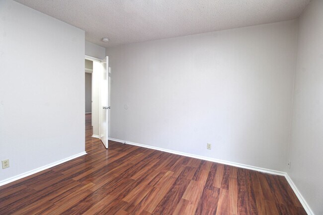 Building Photo - 5515 Kenton Bluff