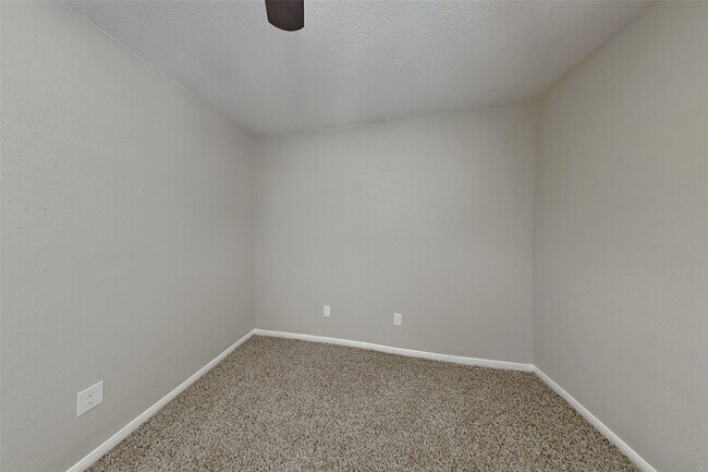 Building Photo - 3414 Green Fields Dr