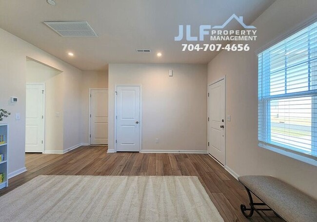 Building Photo - Coming Soon-Beautiful 5 Bed/3 Bath Home in...