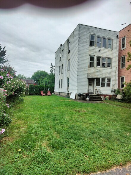 Building Photo - 73 Rensselaer Ave