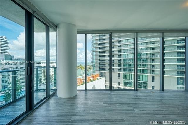 Building Photo - 650 NE 32nd St