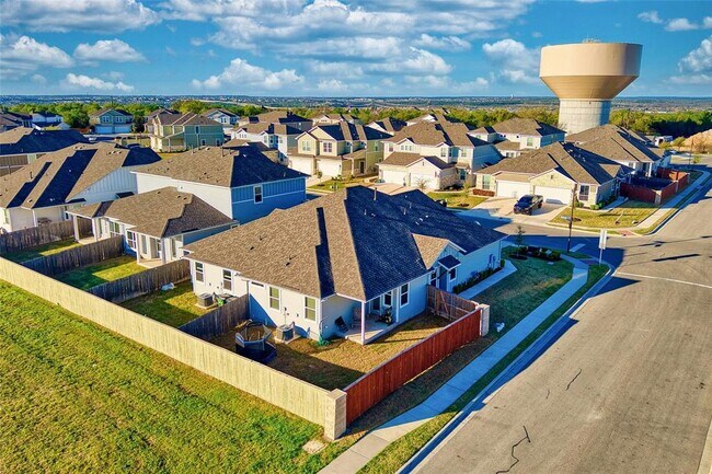 Building Photo - 501 Peace Dr